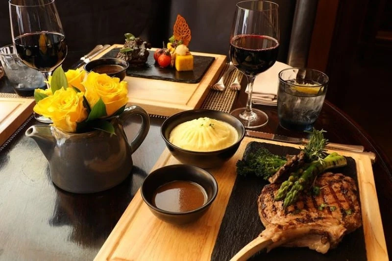 Things to do in Abu Dhabi signature 3 st regis saadiyat