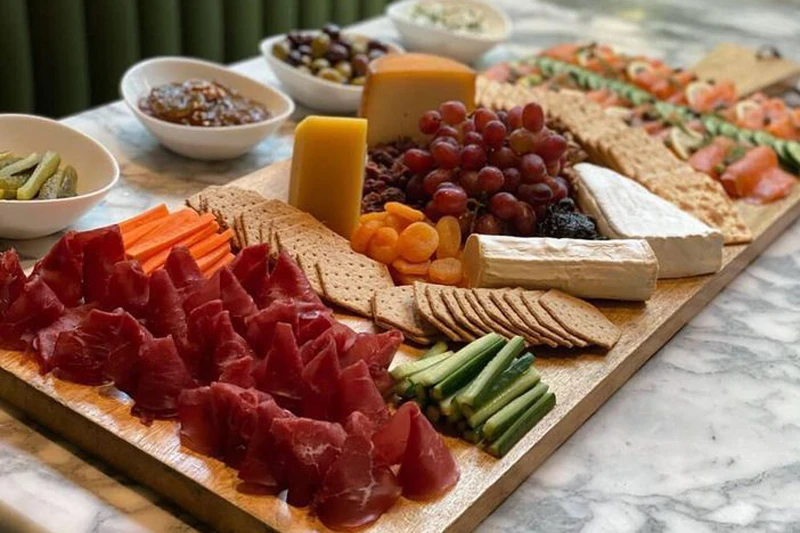 Eat catering at-home catering in dubai 